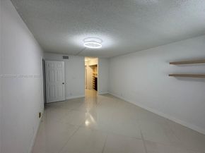 240 Lakeview Dr 112, Weston FL 33326