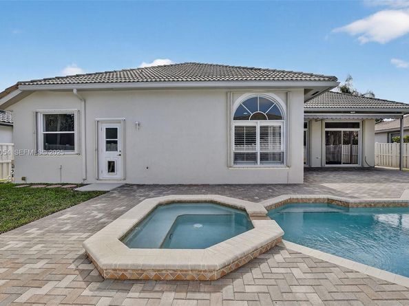 13715 NW 21st St, Pembroke Pines FL 33028