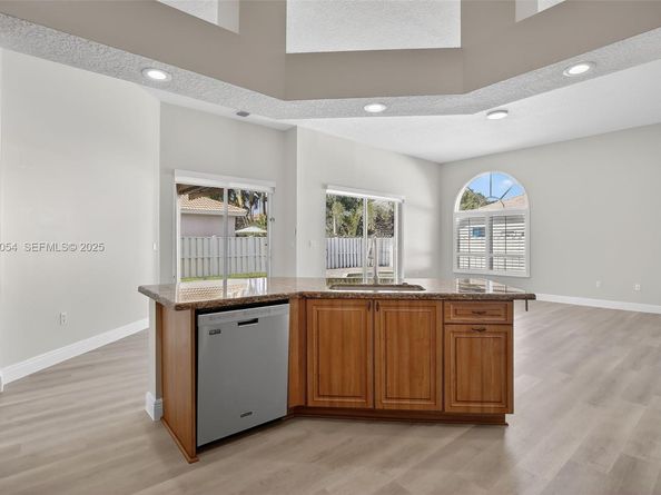 13715 NW 21st St, Pembroke Pines FL 33028