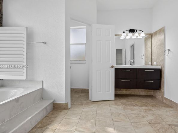 13715 NW 21st St, Pembroke Pines FL 33028