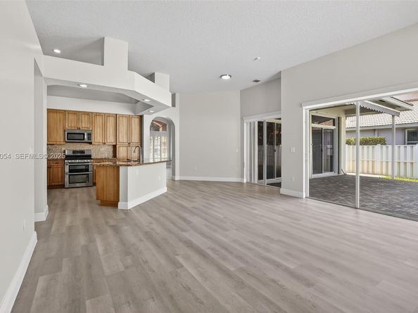 13715 NW 21st St, Pembroke Pines FL 33028