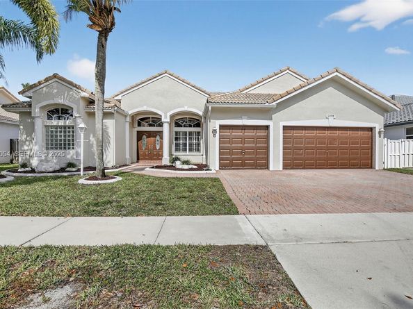 13715 NW 21st St, Pembroke Pines FL 33028