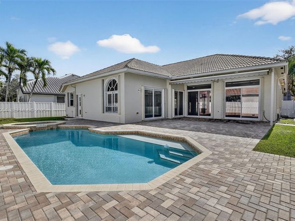 13715 NW 21st St, Pembroke Pines FL 33028