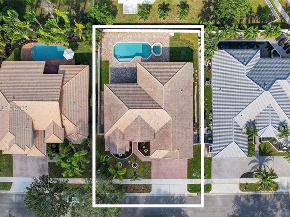 13715 NW 21st St, Pembroke Pines FL 33028