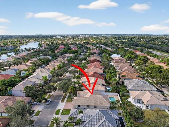 13715 NW 21st St, Pembroke Pines FL 33028