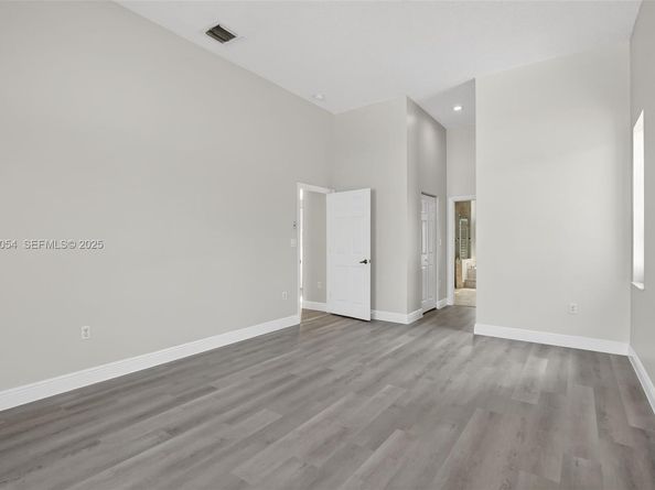 13715 NW 21st St, Pembroke Pines FL 33028