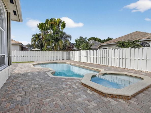 13715 NW 21st St, Pembroke Pines FL 33028