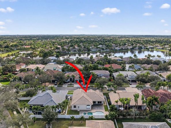 13715 NW 21st St, Pembroke Pines FL 33028