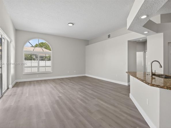 13715 NW 21st St, Pembroke Pines FL 33028