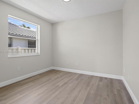 13715 NW 21st St, Pembroke Pines FL 33028