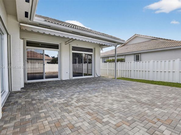 13715 NW 21st St, Pembroke Pines FL 33028