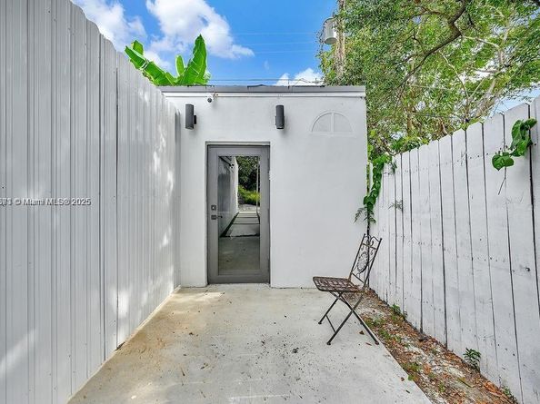 85 NW 47th St, Miami FL 33127