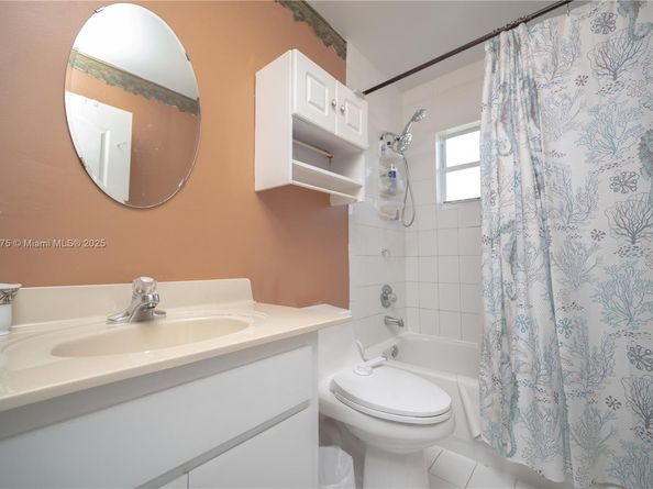 Undisclosed Address #A11875175, Miami FL 33193