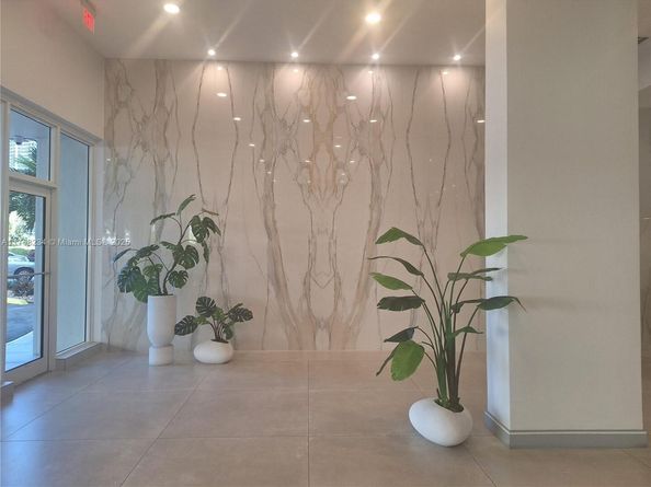 230 174th St 417, Sunny Isles Beach FL 33160