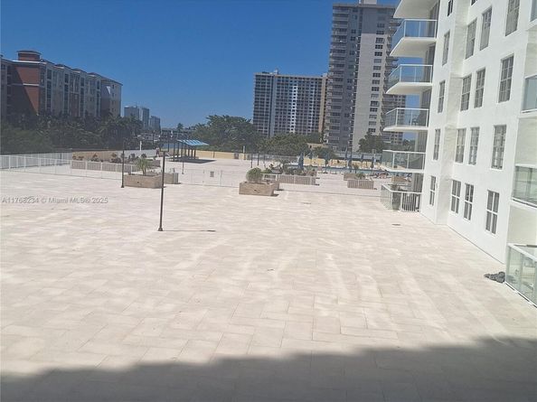 230 174th St 417, Sunny Isles Beach FL 33160