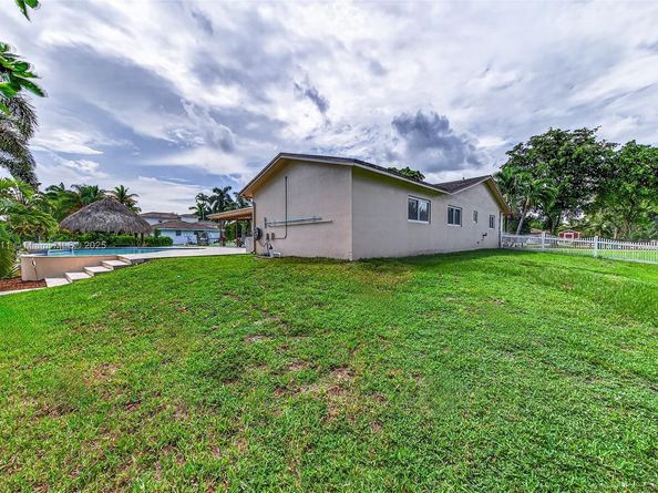 10751 SW 26th Ct, Davie FL 33328