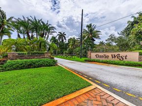 10751 SW 26th Ct, Davie FL 33328
