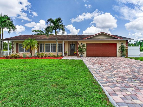 10751 SW 26th Ct, Davie FL 33328