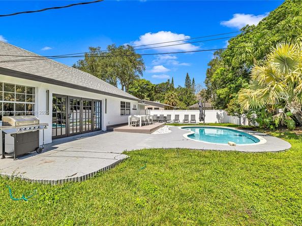 1401 SW 32nd St, Fort Lauderdale FL 33315