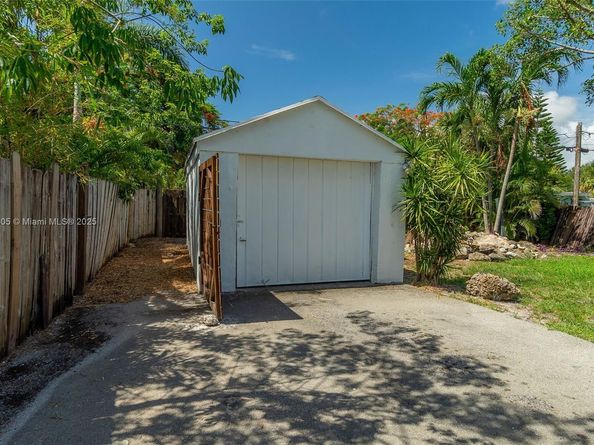 246 NE 13th St, Delray Beach FL 33444
