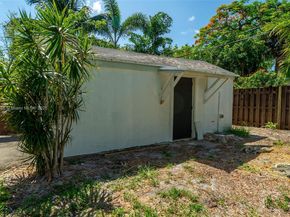 246 NE 13th St, Delray Beach FL 33444
