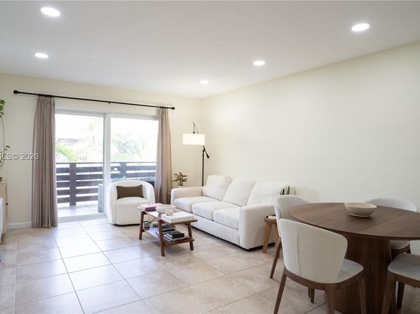 7483 SW 82nd St A308, Miami FL 33143