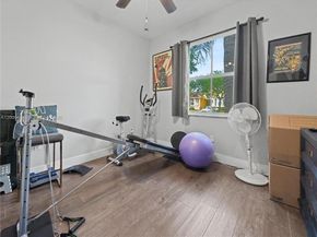 1033 NE 42nd Pl, Homestead FL 33033