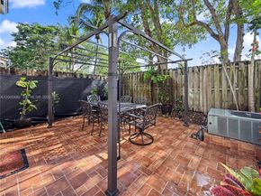 1033 NE 42nd Pl, Homestead FL 33033