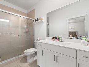 582 NE 207th St, Miami FL 33179