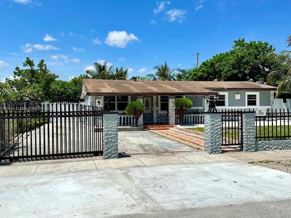 2941 NW 173rd Ter, Miami Gardens FL 33056