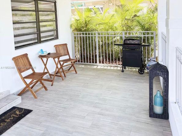 7120 SW 21st St, Miami FL 33155