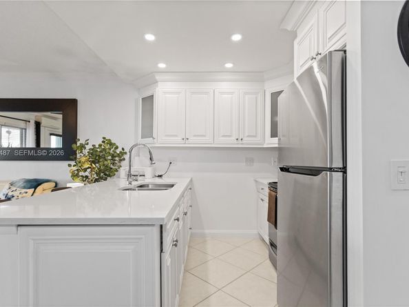 815 SW 11th Ave 18G, Hallandale Beach FL 33009