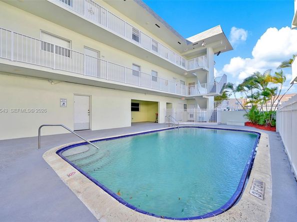 12890 NE 8th Ave 208, North Miami FL 33161