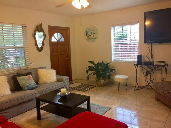 2411 Hayes St, Hollywood FL 33020