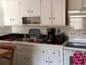 2411 Hayes St, Hollywood FL 33020