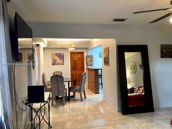 2411 Hayes St, Hollywood FL 33020