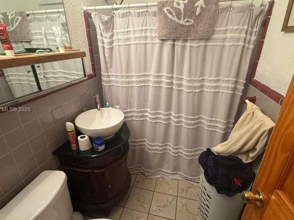 2411 Hayes St, Hollywood FL 33020