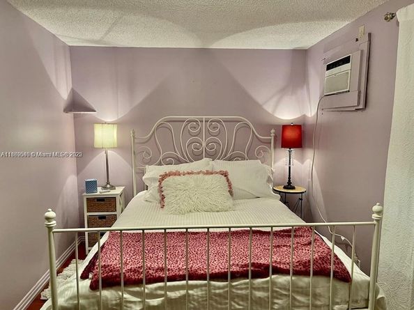 2411 Hayes St, Hollywood FL 33020
