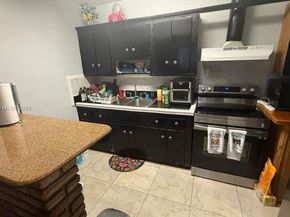 2411 Hayes St, Hollywood FL 33020