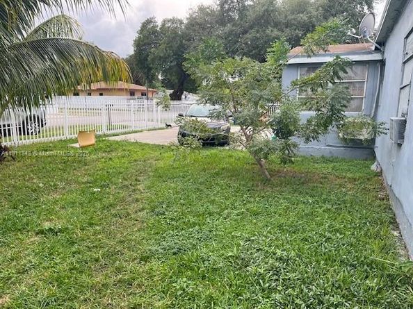 1487 NW 100th St, Miami FL 33147