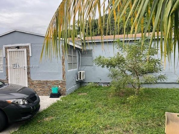 1487 NW 100th St, Miami FL 33147