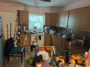 1487 NW 100th St, Miami FL 33147