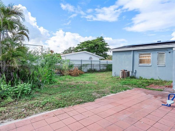 1840 NW 33rd Ter, Lauderhill FL 33311