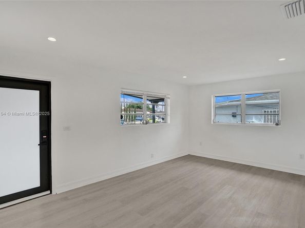 539 E 30th St, Hialeah FL 33013