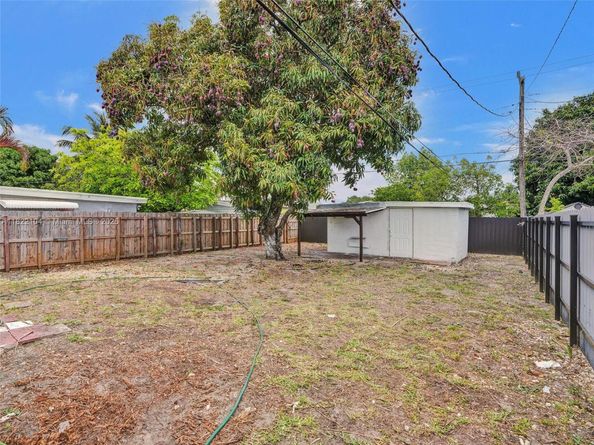 539 E 30th St, Hialeah FL 33013