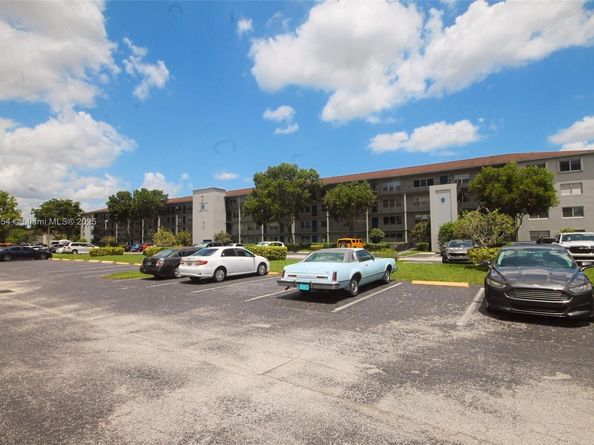 301 SW 135th Ave 113C, Pembroke Pines FL 33027