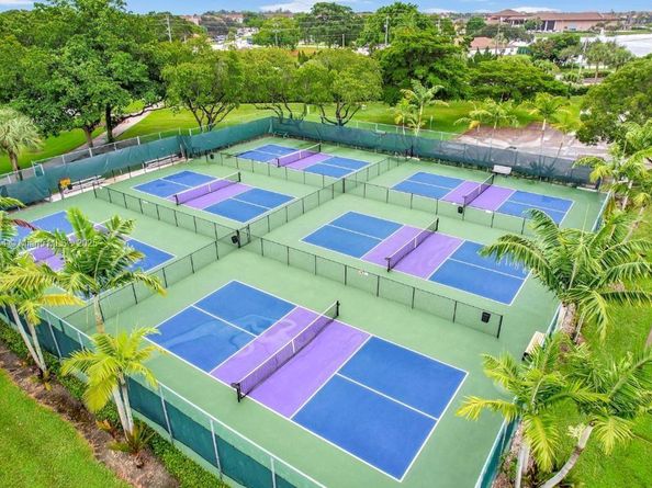 301 SW 135th Ave 113C, Pembroke Pines FL 33027