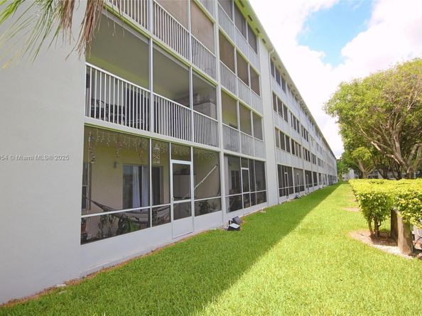 301 SW 135th Ave 113C, Pembroke Pines FL 33027