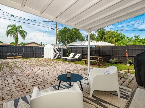 2506 Harding St, Hollywood FL 33020