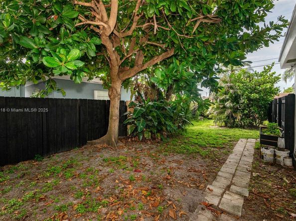 2506 Harding St, Hollywood FL 33020